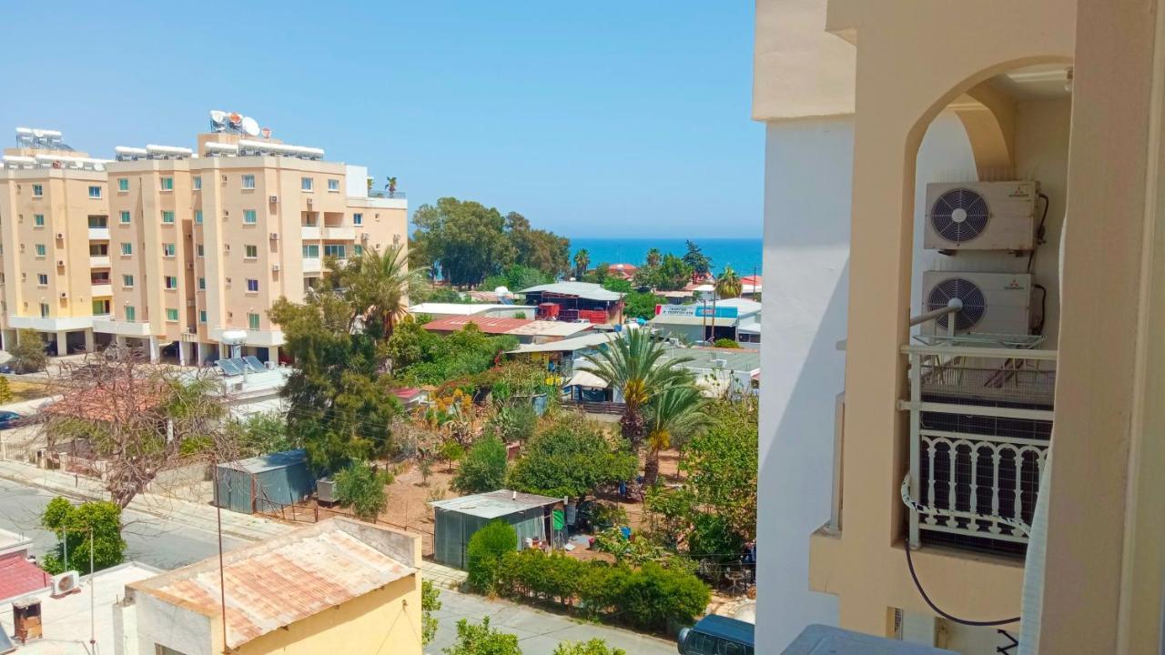 Luxury Private Rooms -Sea View, Netflix, Gym- 5 Min From Beach! - Private Room In Shared Apartment Larnaca Exterior photo