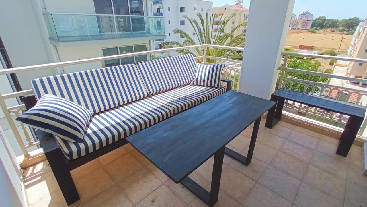 Luxury Private Rooms -Sea View, Netflix, Gym- 5 Min From Beach! - Private Room In Shared Apartment Larnaca Exterior photo